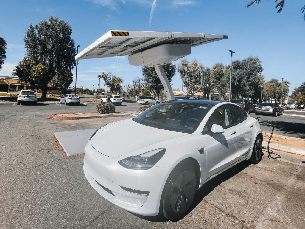 A car parked in a parking lot